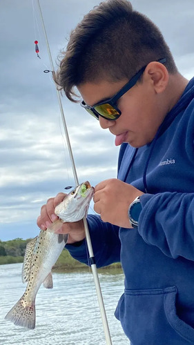 Set 10 Señuelos De Pesca Artificiales Para Rio Y Mar Blanco - Imagen 2